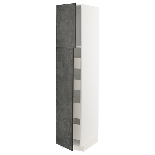 Ein weiß-dunkelgrauer hoher Küchenschrank mit zwei Türen. Es verfügt über ein Innenregal und ein modernes Design.