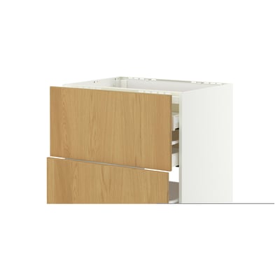 Moderne Küchenzeile, helles Holz, Metallgriffe, weißes Interieur, mehrere Schubladen.
