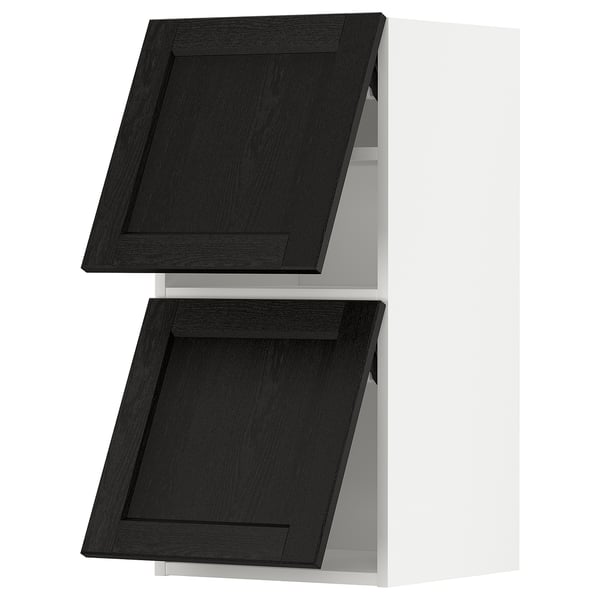 Küchenschränke im schwarz gebeizten Holzstil mit flachen Paneelen.