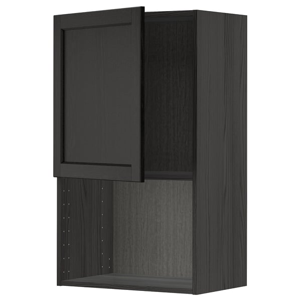 Ein ikea METOD Wandschrank aus schwarz gebeiztem Holz mit traditionellem Design. Es hat eine Tür und verstellbare Regale.