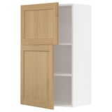 Ein wandmontierter Küchenschrank mit hellen Holztüren und weißem Interieur, Teil des METOD-Systems.