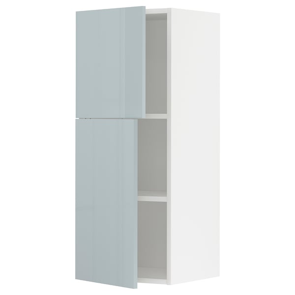 Moderner graublauer Küchenschrank mit Hochglanz-Finish.