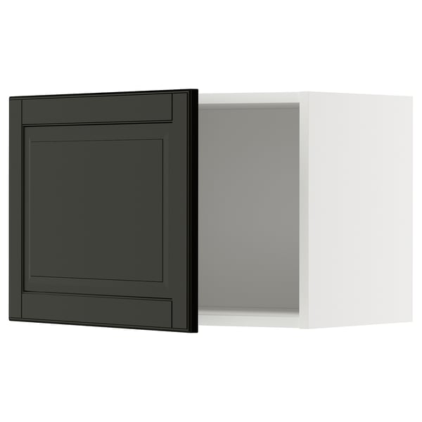 Ein schwarzer METOD-Küchenschrank mit abgeschrägtem Kantendesign. Der Schrank ist quadratisch und hat eine moderne Ästhetik.