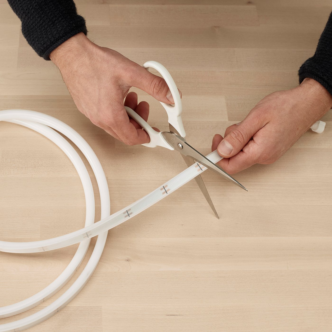 myrvarv-flexible-lichtleiste-led-dimmbar__0968578_pe810503_s5.jpg?f=xxxl