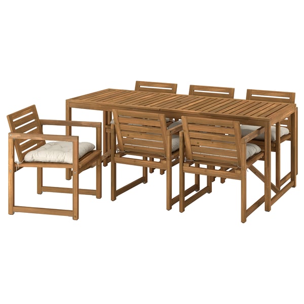 Braunes 6-teiliges Terrassenset aus Holz mit Kissen. Inklusive rechteckigem Tisch und vier Sesseln, einer davon ohne Armlehne, perfekt für Sitzgelegenheiten im Freien.