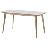 Der Tisch NORDMYRA hat eine helle Platte und Holzbeine mit einem schlanken, eckigen Design.