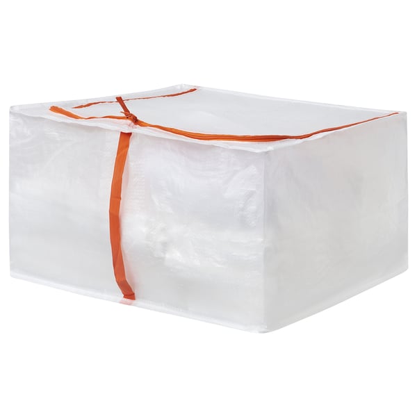 Eine weiße PÄRKLA Aufbewahrungstasche mit orangefarbenem Reißverschluss und Griffen, quadratisch in der Form, hergestellt aus recycelten Materialien.