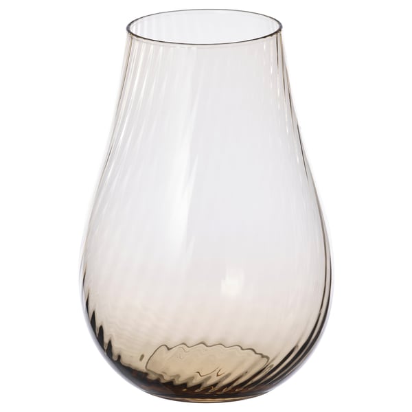 Eine PÅSKÖTRÄD-Vase, eine schlanke, hellbraune Glasvase mit Tropfenform und wirbelnden Mustern im Inneren.