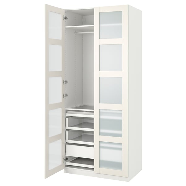 Ein weißer Ikea PAX-Kleiderschrank mit Glastüren und Schubladen. Es hat ein schlankes, modernes Design.
