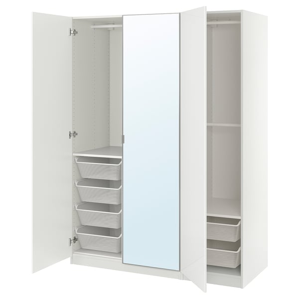 Ein weißer Ikea PAX-Kleiderschrank mit verspiegelten Türen und Netzaufbewahrung.