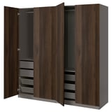 Dunkelbrauner Ikea PAX Kleiderschrank mit Regalen, Schiene und Schubladen.