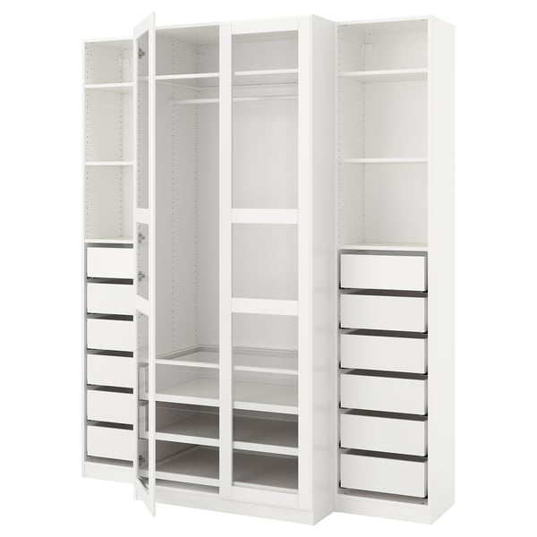 Ein weißer Ikea PAX-Kleiderschrank mit Schiebetüren und Ablagefächern mit Glasfront, der ein modernes, minimalistisches Design bietet.