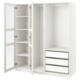 Ein ikea PAX-Kleiderschrank in Weiß mit offenen Türen, die leere Regale und Schubladen freigeben, der für die individuelle Aufbewahrung konzipiert ist.