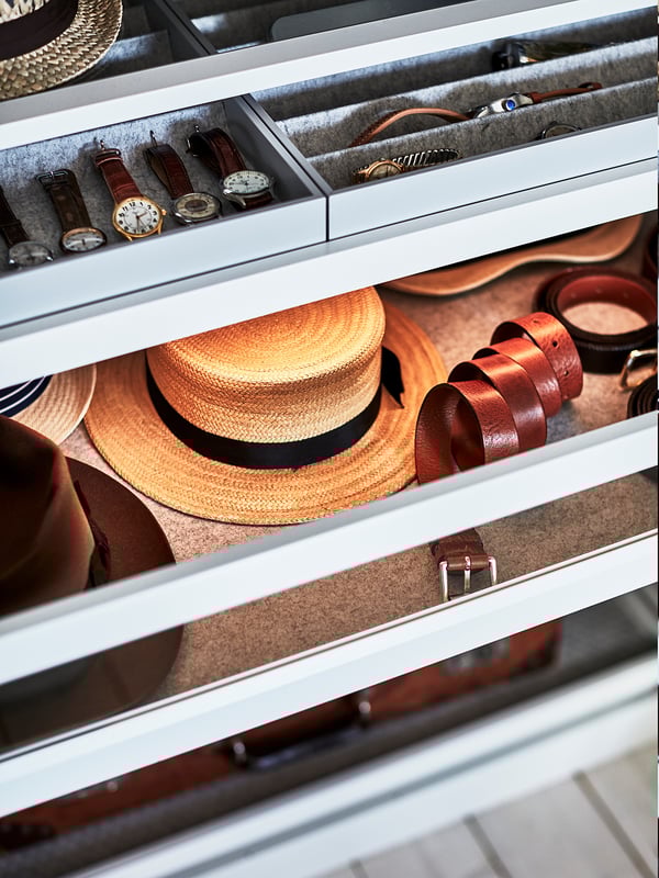 PAX Kleiderschrank-Organizer: mehrere Schubladen und Regale zur Aufbewahrung von Uhren, Gürteln und Hüten; grau, weiß, braun, rechteckig, modernes Design.
