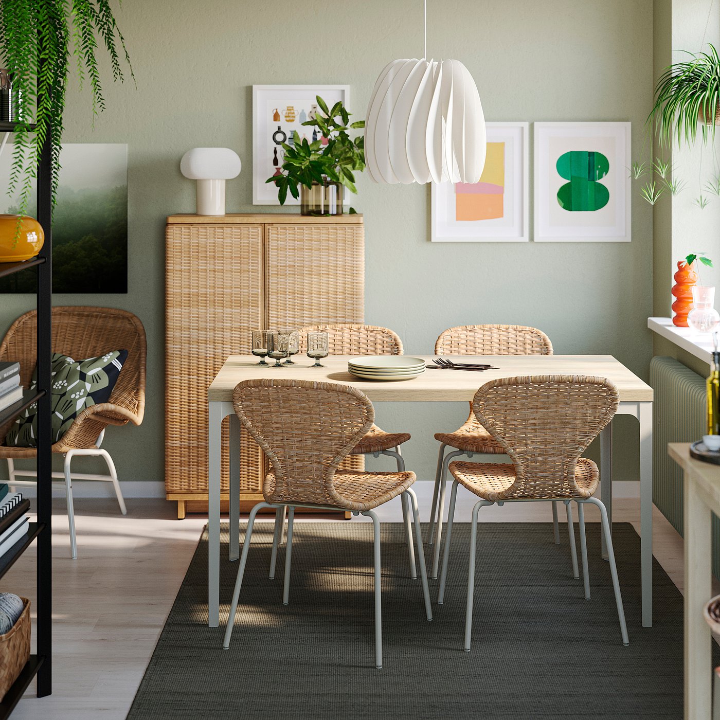 Thumbnail - IKEA SKÅLSTA Tisch und 4 Stühle Eichenachbildung gerade hell graubeige/Rattan röhrenförmig. Metall/hell graubeige