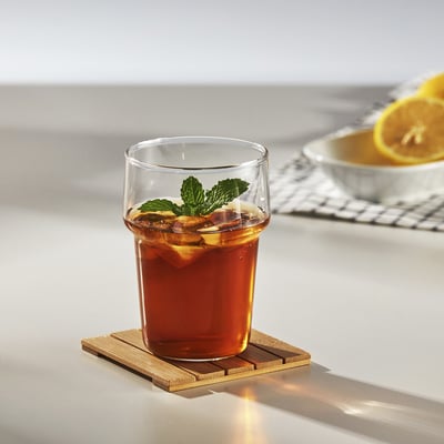 SKINNFISK klarer, stapelbarer Glasbecher; einfaches, elegantes Design; Langlebiges, hitzebeständiges Glas.