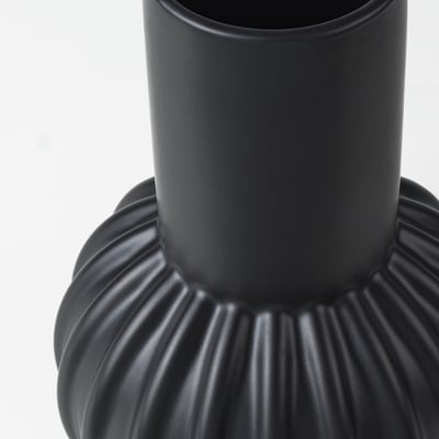Vasen in Schwarz