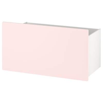 Eine hellrosa SMÅSTAD Aufbewahrungsbox auf Rollen mit einem schlanken und modernen Design.