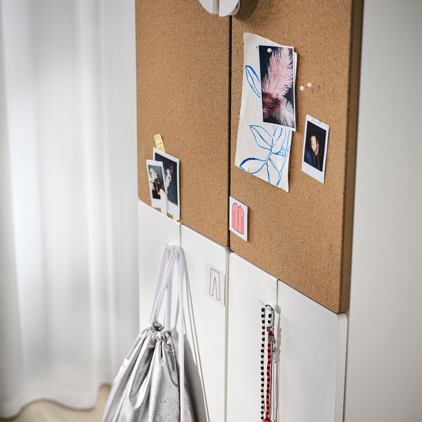 SMÅSTAD / PLATSA Kleiderschrank - weiß Kork/mit 2 Kleiderstangen - IKEA