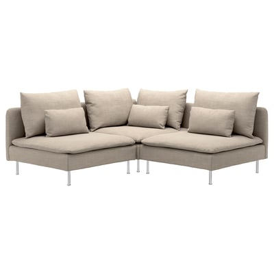 Modernes graues L-förmiges Sofa mit tiefen Sitzen, acht Kissen, schlanken Metallbeinen und einem klaren, minimalistischen Design.