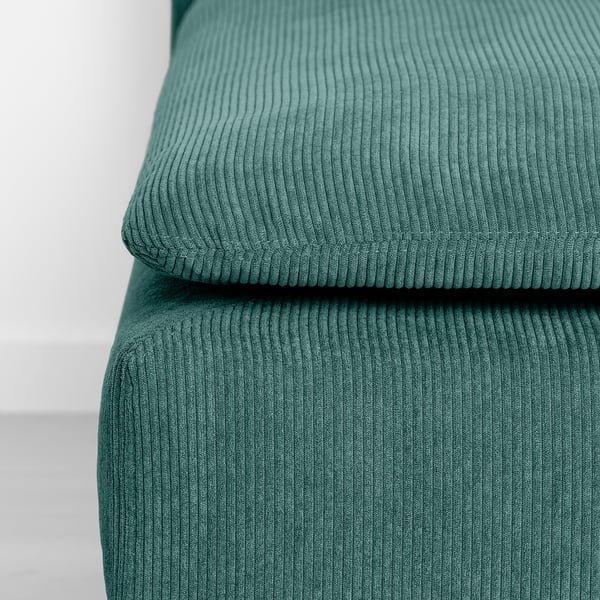 Gefaltetes blaugrünes Cordtextil, glatt und knitterfrei, mit weichen, gleichmäßigen vertikalen Rillen.