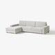Modernes hellgraues L-förmiges Sofa, skandinavisches Design, helle Holzbeine, minimalistischer Stil.