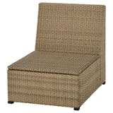 Brauner SOLLERÖN Korbstuhl, geflochten, schwarze Füße. Elegante Sitzgelegenheiten im Freien.
