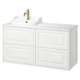 Ein weißer Badezimmerschrank von TÄNNFORSEN mit zwei Schubladen und einer Arbeitsplatte aus Marmor. Es ist ein klassisches Design mit einem goldenen Wasserhahn.