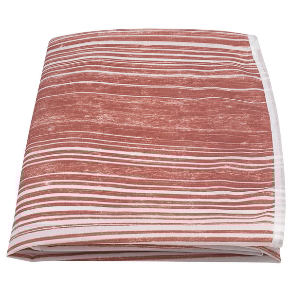 Rot-weiß gestreifte Tischdecke aus recyceltem Polyester, ordentlich gefaltet.