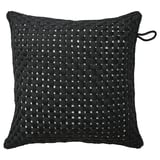 Schwarzes, quadratisches Outdoor-Kissen mit gewebtem Muster und Schlaufe.
