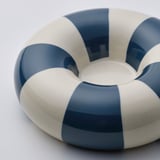 Blau-weiß gestreifter Kerzenhalter