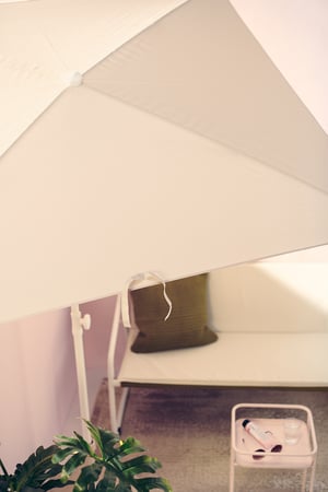 TVETÖ Sonnenschirm, neigbar/graubeige weiß, 180x145 cm - IKEA Deutschland