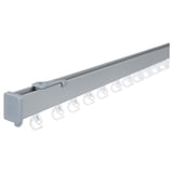 VIDGA Gardinenstangensystem, silber, aus Aluminium und Kunststoff, horizontale Stangenausführung, mehrere Haken angebracht.