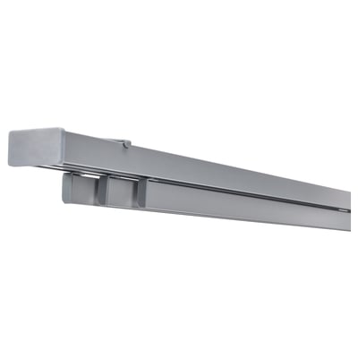 Eine graue VIDGA-Dreischienenschiene aus Aluminium und Kunststoff, die für Flächenvorhänge entwickelt wurde.