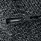 Nahaufnahme eines grauen Stoffes mit strapazierfähigem Reißverschluss, der eine hochwertige Textur und Nähte zeigt.