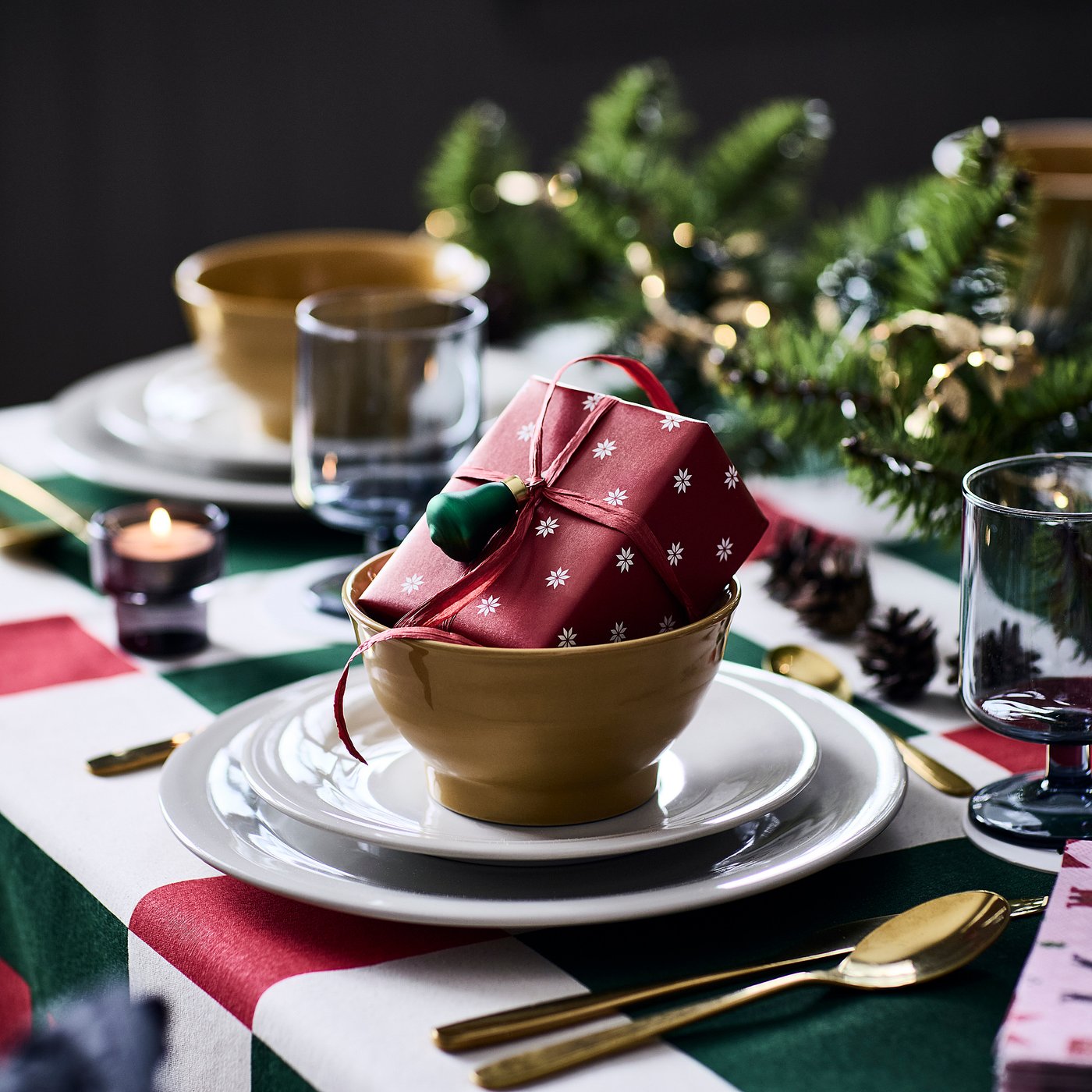 Thumbnail - IKEA VINTERFINT Geschenkpapierrolle Schneeflocken rot