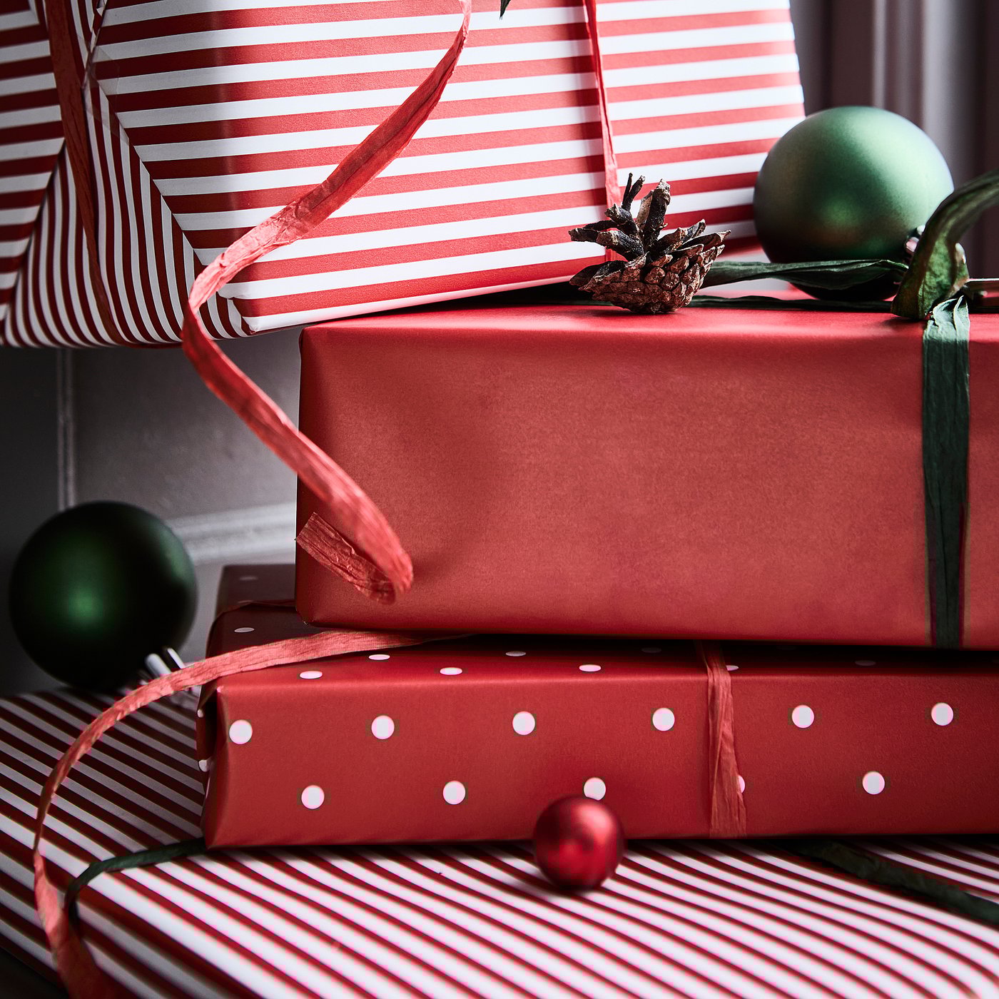 Thumbnail - IKEA VINTERFINT Geschenkpapierrolle verschiedene Muster rot/weiß