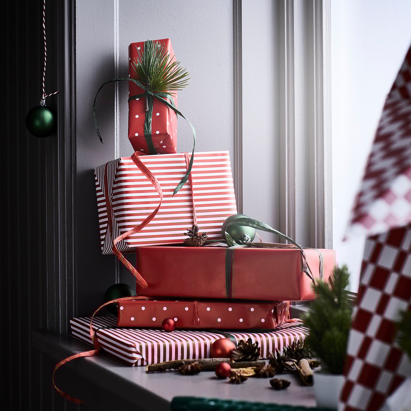 Thumbnail - IKEA VINTERFINT Geschenkpapierrolle verschiedene Muster rot/weiß