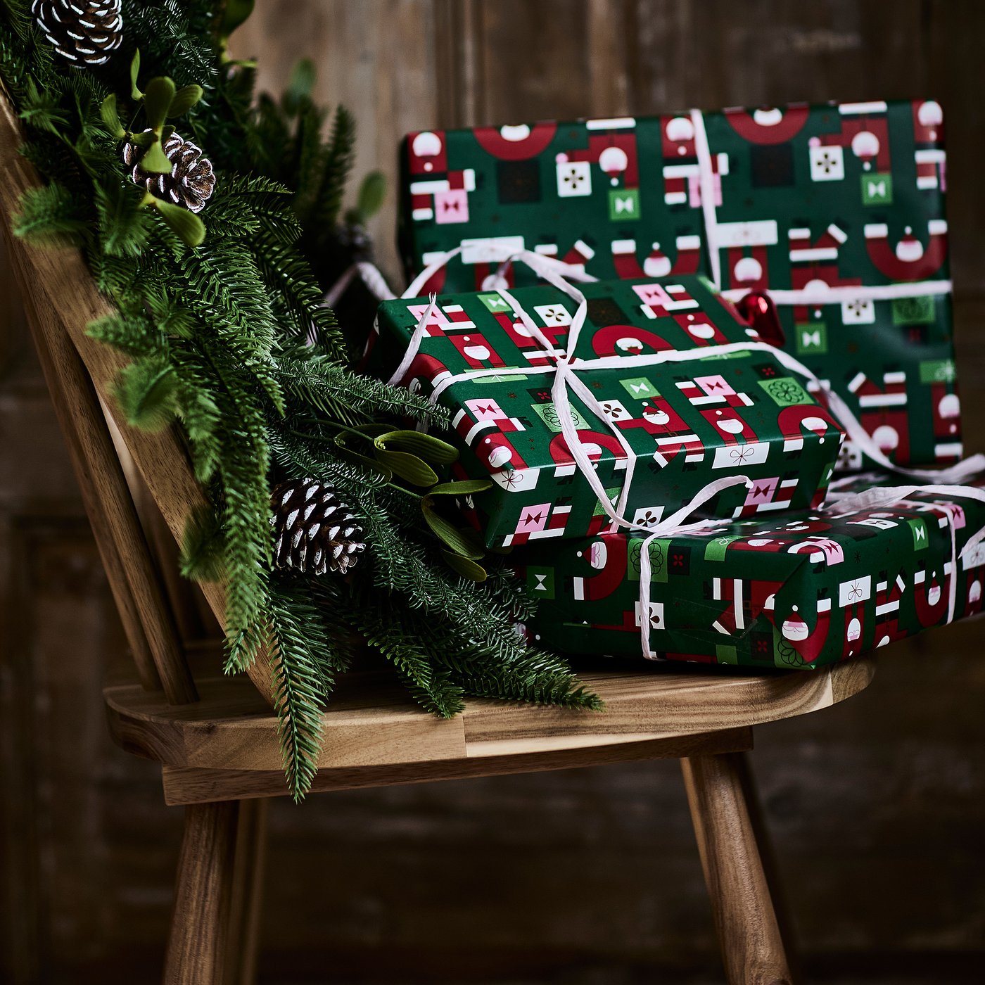 Thumbnail - IKEA VINTERFINT Geschenkpapierrolle Weihnachtsmannmuster grün