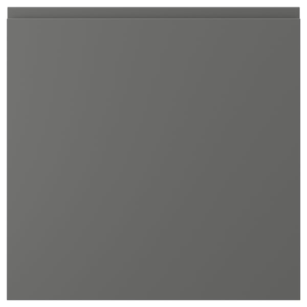 Eine dunkelgraue, quadratische VOXTORP-Schranktür mit glattem, minimalistischem Design und integrierten Griffen.