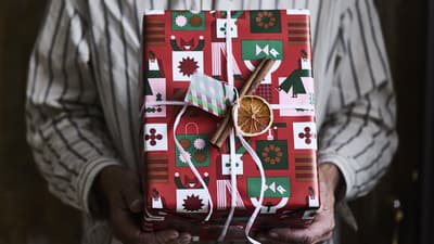Wrapping paper, gift bags & accessories