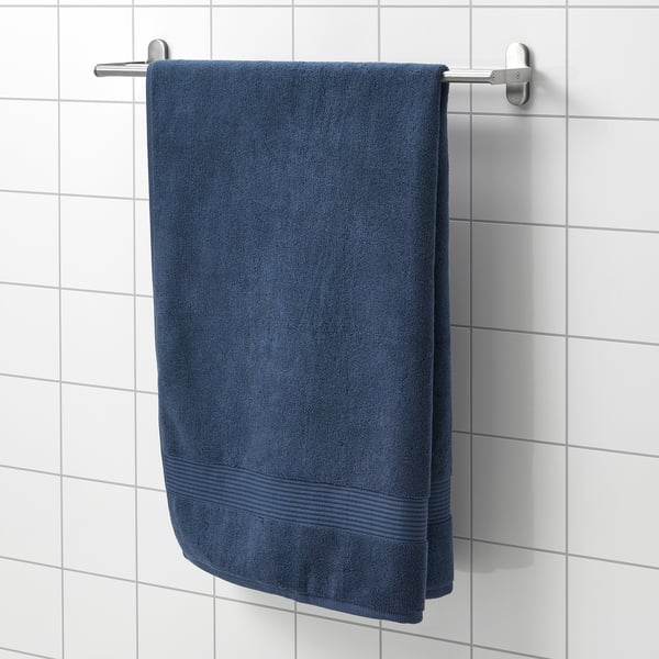 FREDRIKSJÖN navy-blue towel on silver rail, 100% cotton, thick & soft, large