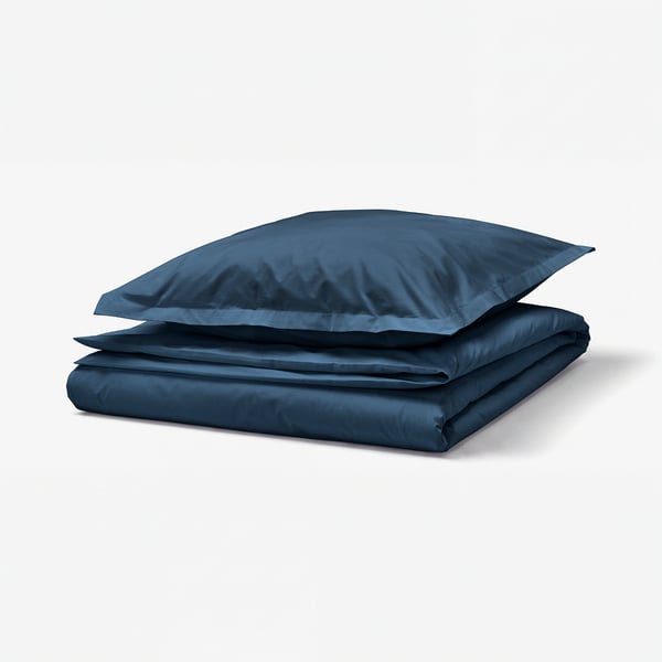 Dark blue HAMPFLOCKEL bedding set, crisp cotton percale, zip closures, and decorative flange on pillowcases.