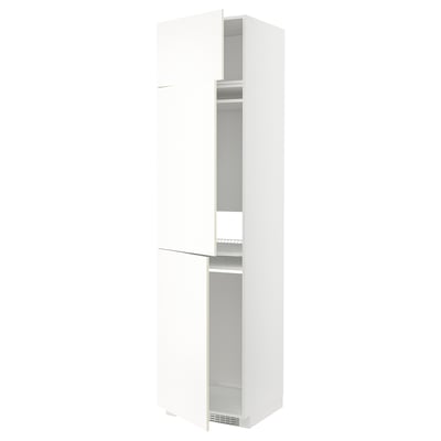 White METOD kitchen cabinet with adjustable shelves.