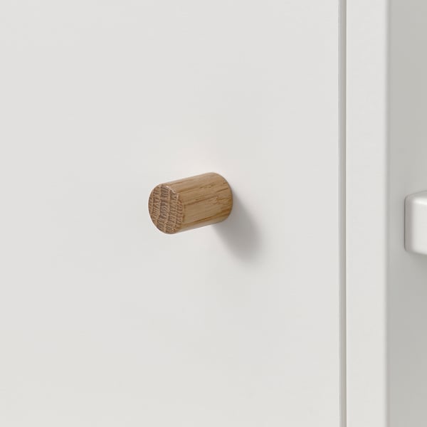 Minimalist wooden wall hook, well-crafted, natural finish.