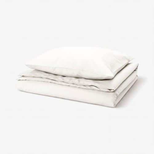 White PILTANDVINGE duvet set, rectangular shape, smooth fabric with button closure.