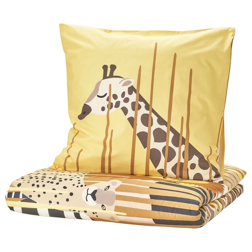 Childrens bedding set featuring giraffe design in shades of yellow and brown. Includes duvet cover and pillowcase, made from cotton and viscose.