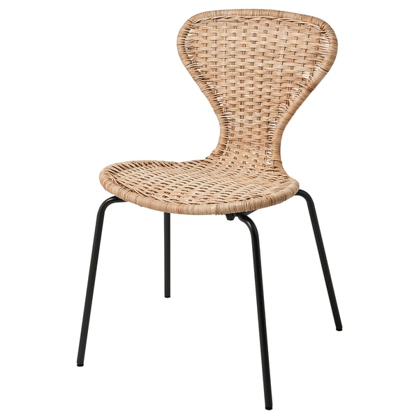 ÄLVSTA stol, vævet rattan, naturlig farve, metalben, buet form, komfortabelt design.