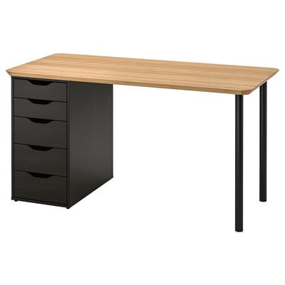 Et ANFALLARE skrivebord med en lys træplade og sorte skuffer. Den har et slankt, moderne design, der er velegnet til små rum.