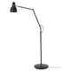 En sort ARÖD gulvlampe med justerbar arm og klassisk design. Den står højt med en rund base og en kuppelformet skærm på toppen.